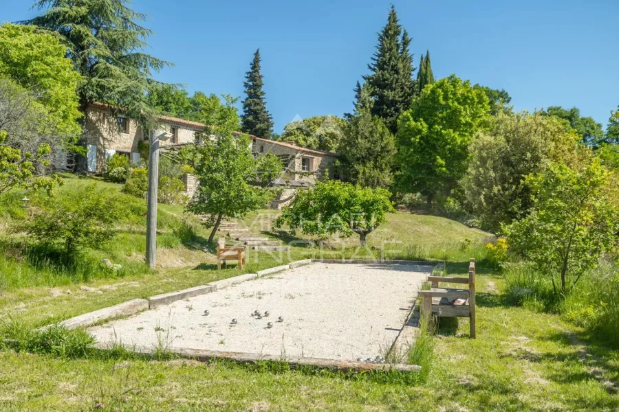 Luberon - Superbe propriété en pierre sur un terrain de 3,5 hectares avec des vues exceptionnelles - 6