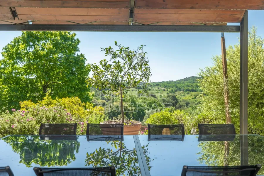 Luberon - Superbe propriété en pierre sur un terrain de 3,5 hectares avec des vues exceptionnelles - 3