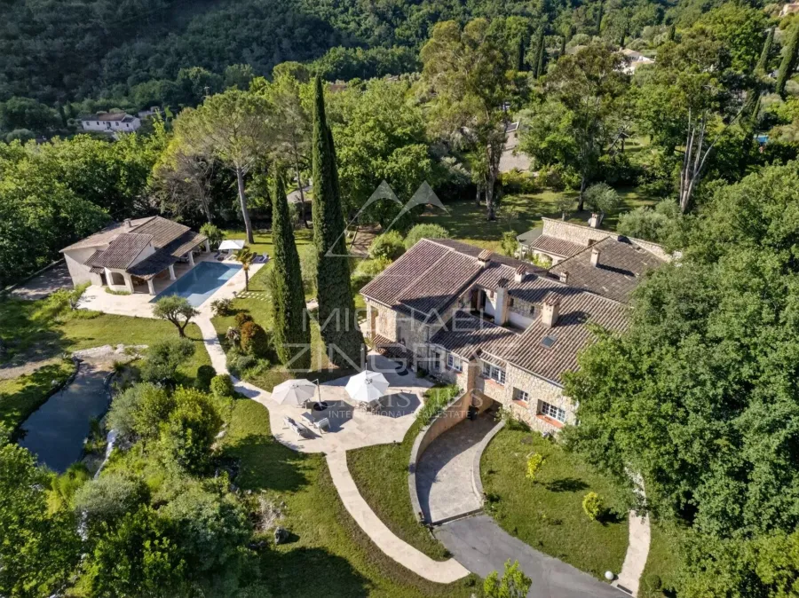 Domaine de charme entièrement rénové au coeur de la nature