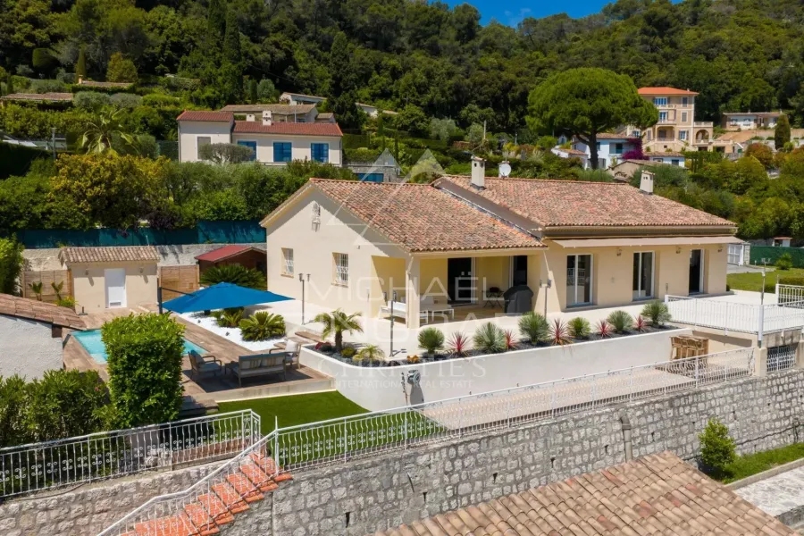 Villa de plain-pied rénovée avec vue village
