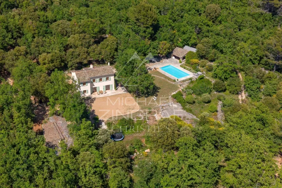 Propriété d’Exception – Domaine Privé de 10 Hectares avec Vue Panoramique