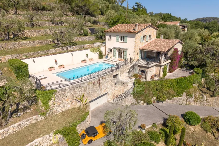 Tourrettes-sur-Loup : Charmante bergerie avec vue panoramique