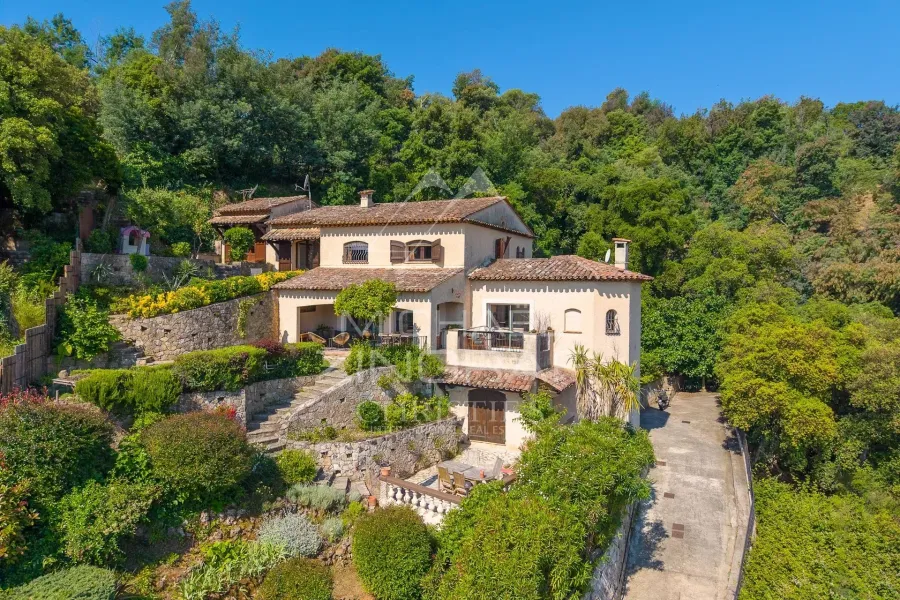 PROPRIÉTÉ PROVENÇALE AVEC VUE MER PROCHE DU CENTRE VILLE