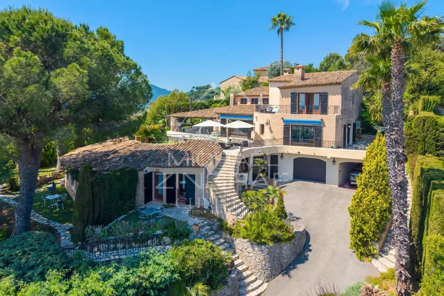 Proche Cannes – Mandelieu la Napoule – Propriété vue mer