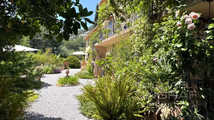 Charmant mas du 18e avec piscine et vue mer - 2