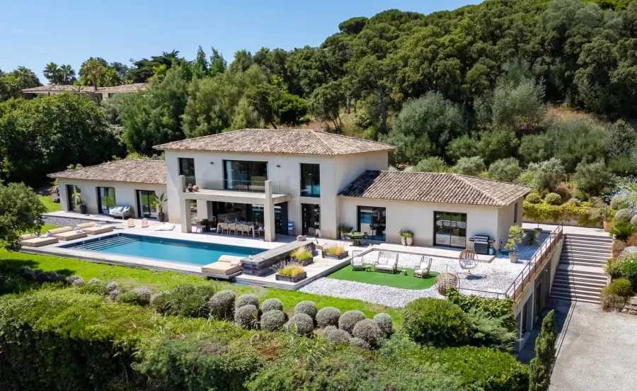 À Saint-Tropez, entre Village et Plages – Une Propriété d’Exception à Belle Isnarde - 4