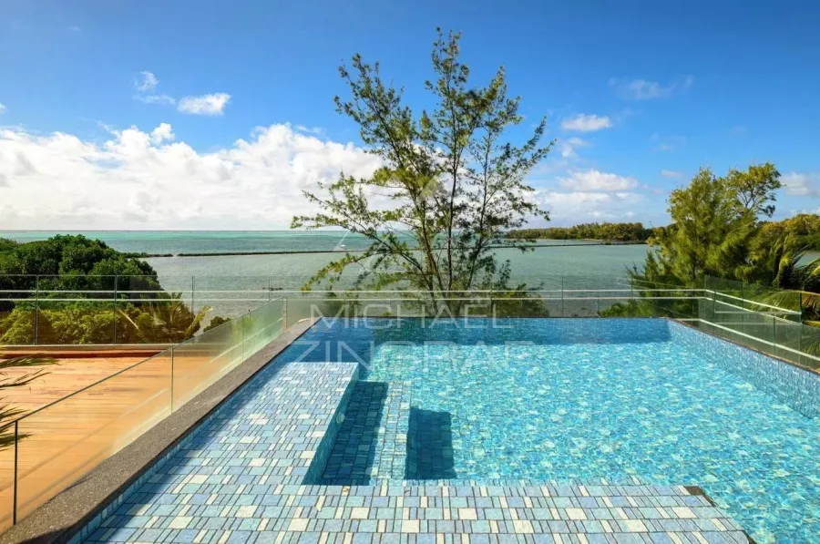 Penthouse d’Exception de 4 Chambres avec Vue Panoramique sur le Lagon à Azuri Golf & Beachfront Village
