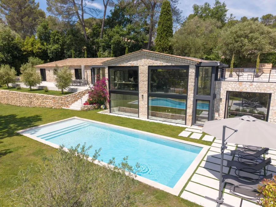 Propriété de charme avec prestations haut de gamme à Valbonne