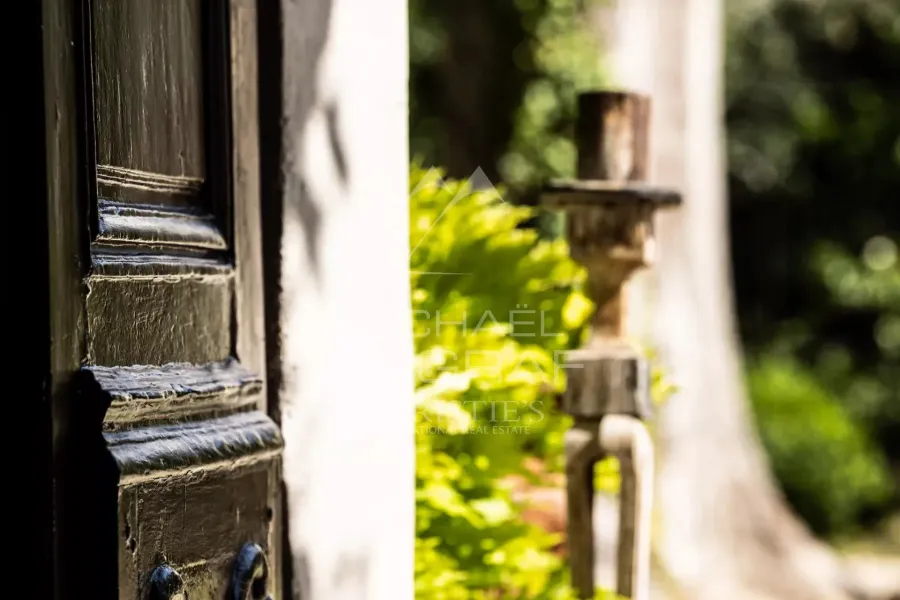 Exclusivité : Exceptionnelle Bastide du XVIIIe siècle aux portes de L’Isle-sur-la-Sorgue sur un parc de 6.3 ha avec salle de réception de prestige