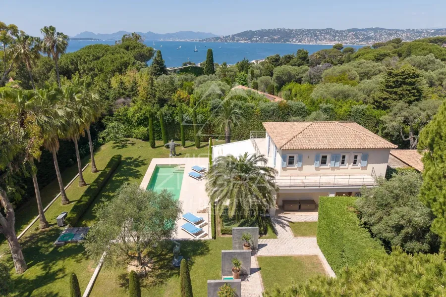 Cap d’Antibes - Propriété au charme provençal versant ouest