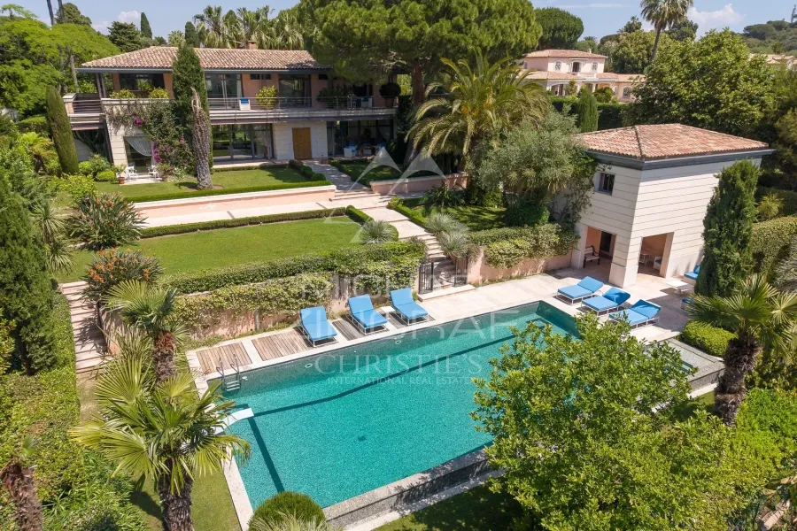 Cap d’Antibes – Élégance contemporaine dans un domaine privé et sécurisé