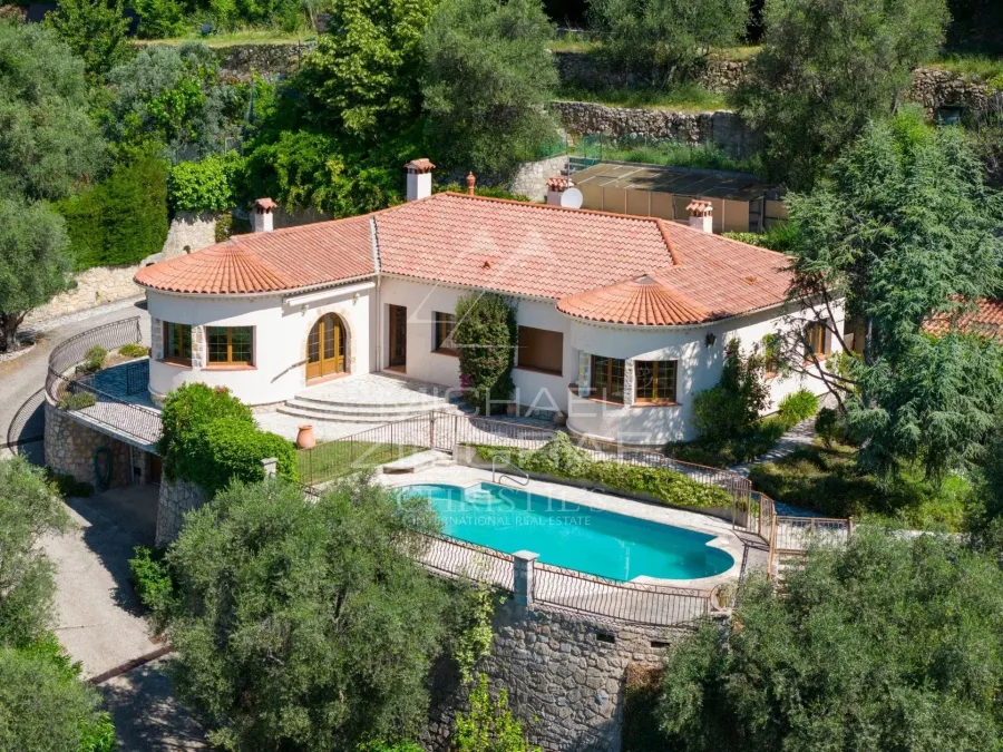 Charmante villa provençale en position dominante