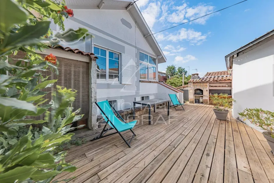 Maison de ville avec jardin, terrasse et dépendance au cœur d’Arcachon