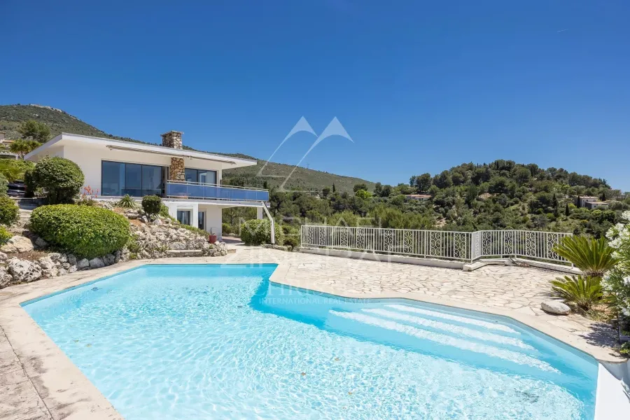 Proche Nice - Colomars - Superbe propriété de caractère avec vue panoramique exceptionnelle