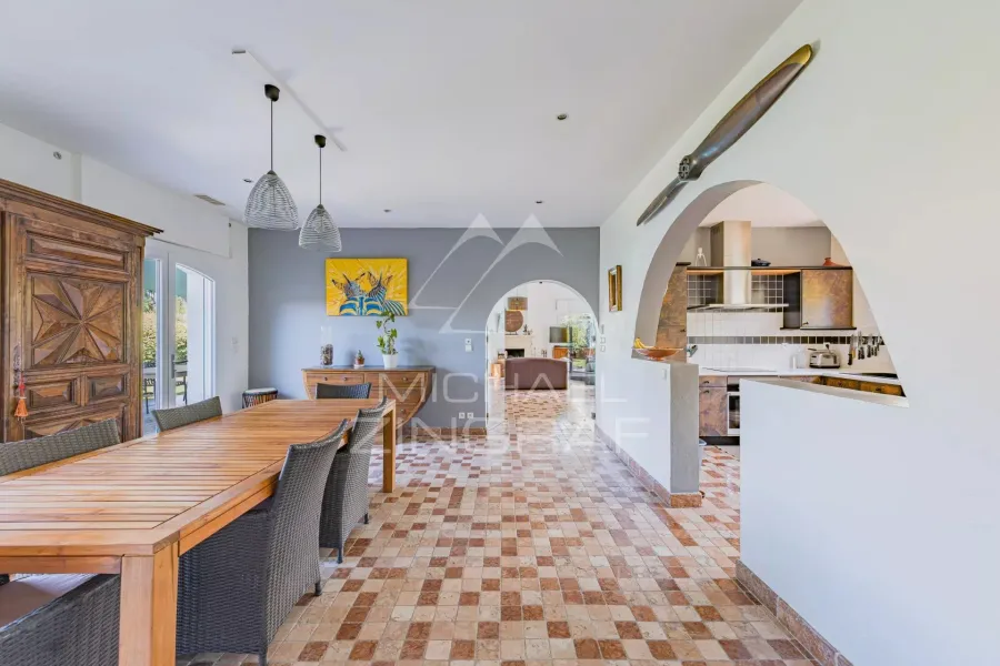 Villa contemporaine de 5 chambres - 6