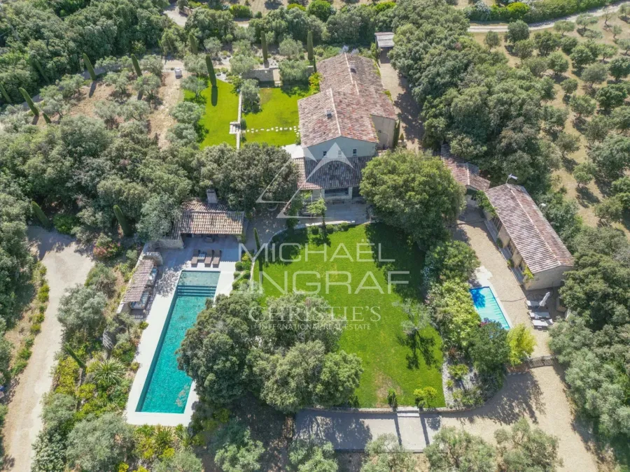 Les Alpilles – Mas d’Exception au Cœur d’un Parc Oléicole