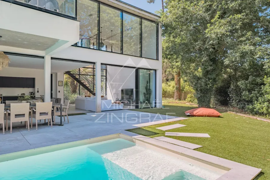 LISIÈRE DU GOLF D'ARCACHON - VILLA CONTEMPORAINE AVEC PISCINE