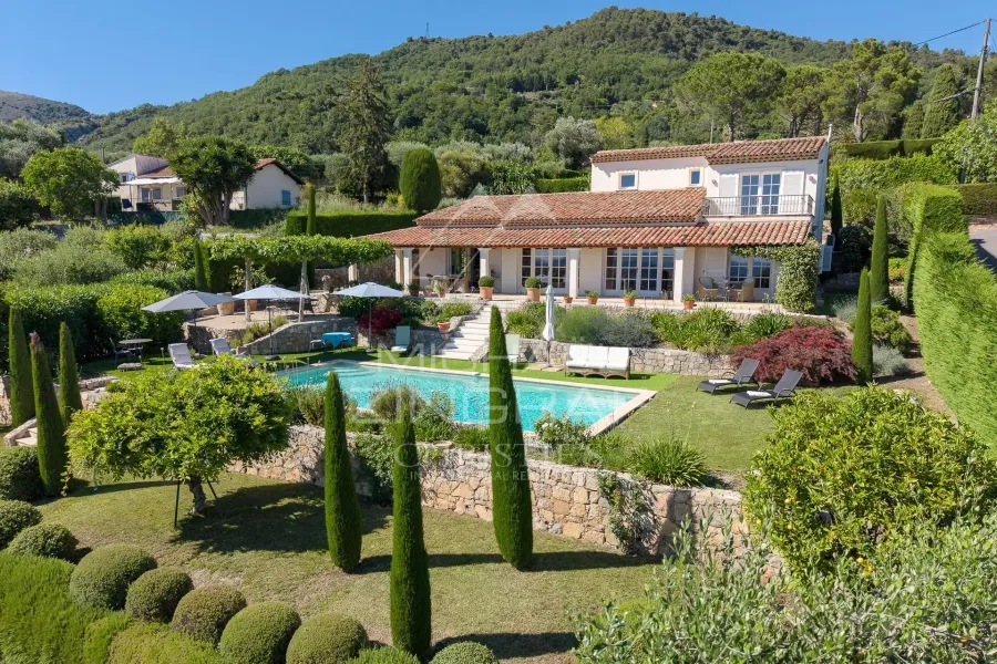 Vence – Élégante villa provençale avec vue panoramique