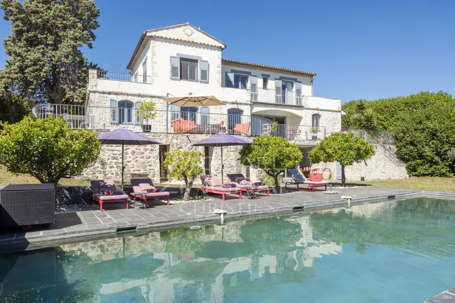 Proche Saint-Paul de Vence - Superbe propriété d’architecte