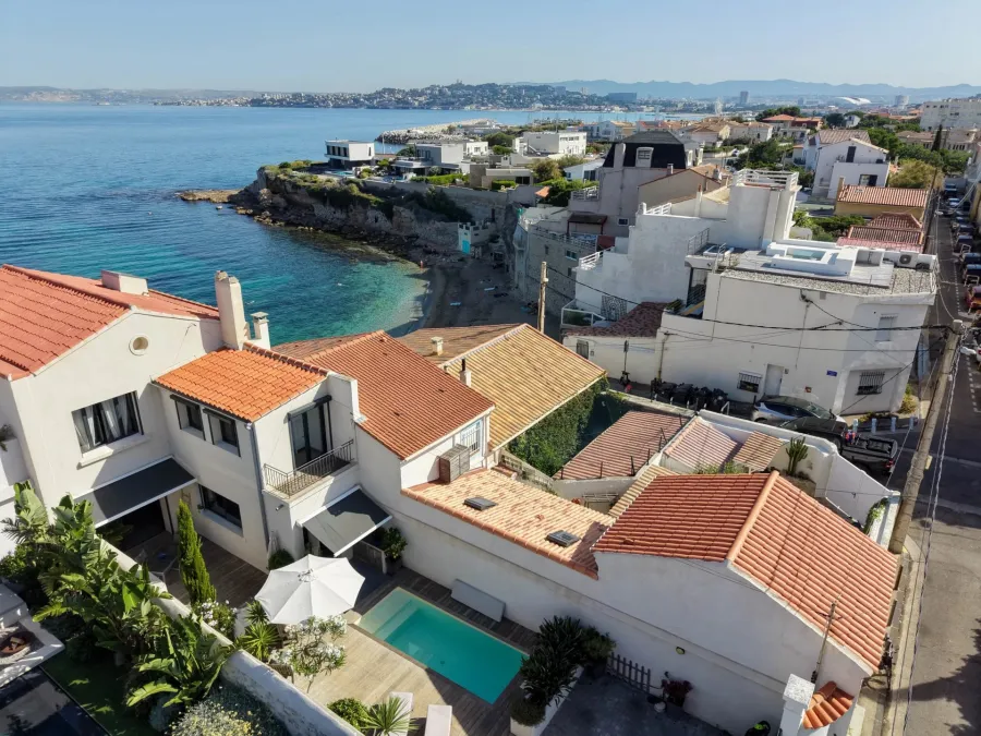 Maison pied dans l'eau avec piscine Montredon Marseille 8ème