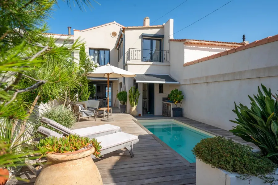 Maison pied dans l'eau avec piscine Montredon Marseille 8ème - 3