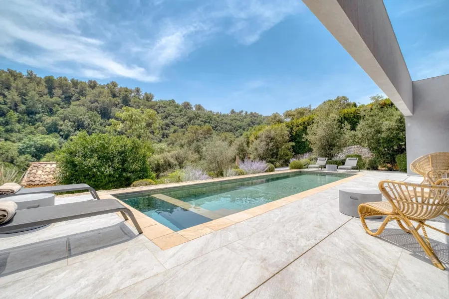 Valbonne - Villa contemporaine au cœur d'un écrin de verdure - 2