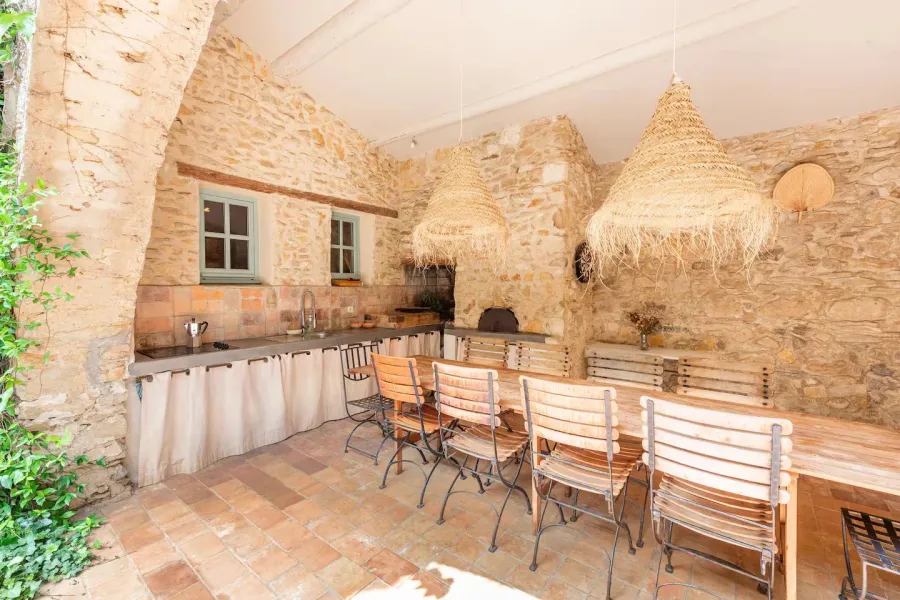 Propriété d'Exception Aux Portes d'Aix-en-Provence : Magnanerie du XVIIIe Rénovée - 3