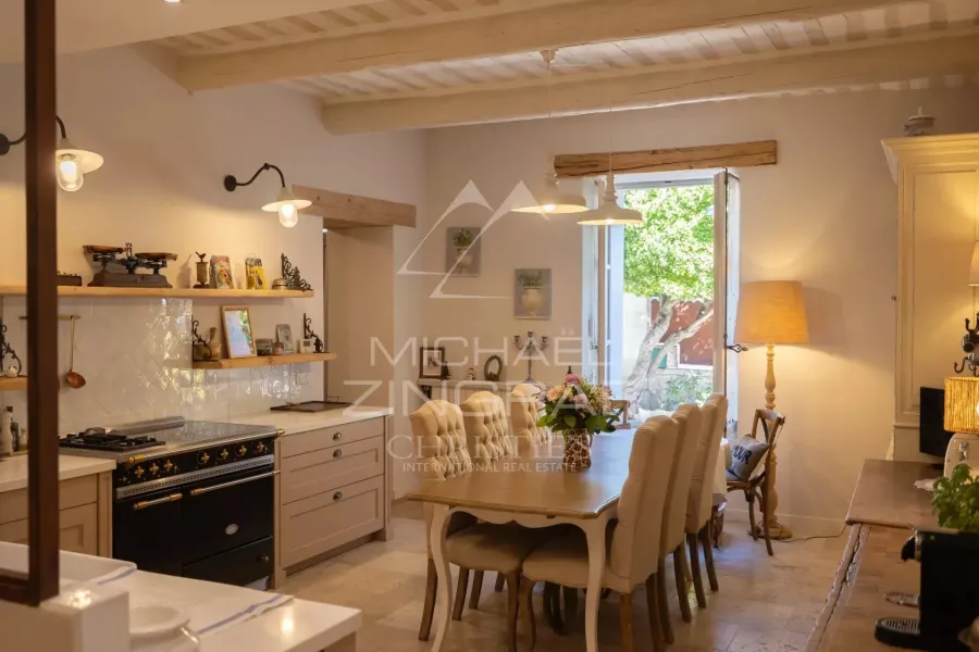 Exclusivité - Proche de l'Isle-sur-la-Sorgue - Magnifique maison de maître rénovée avec piscine - 2
