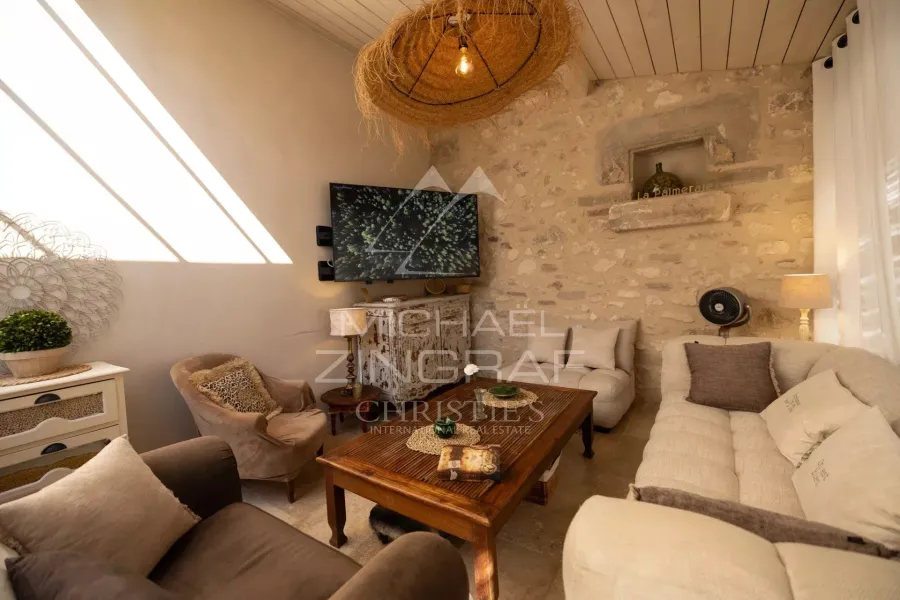 Exclusivité - Proche de l'Isle-sur-la-Sorgue - Magnifique maison de maître rénovée avec piscine - 5