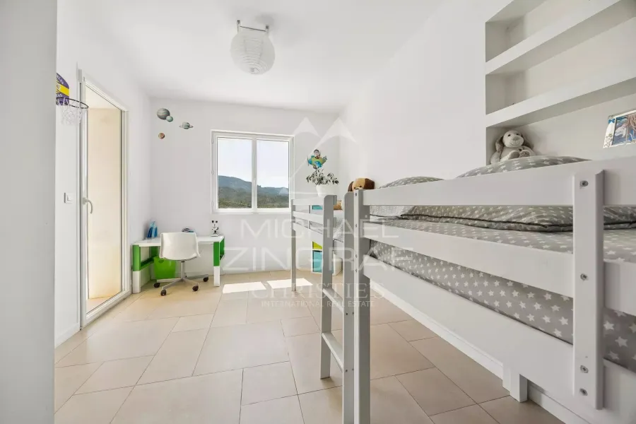 Propriété contemporaine avec vue dégagée - 8