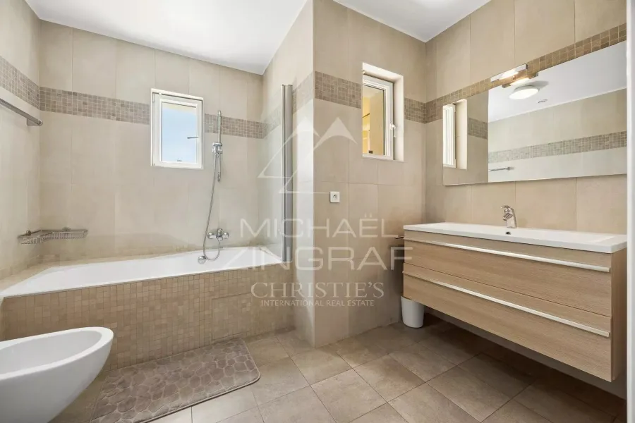 Propriété contemporaine avec vue dégagée - 9