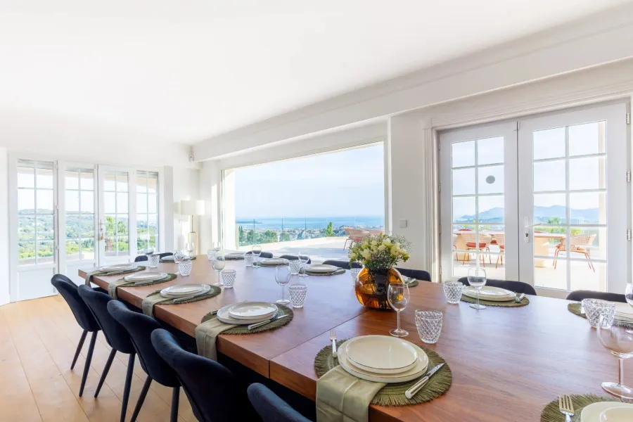 Aux portes de Cannes - Villa vue mer panoramique - 11 suites - 9