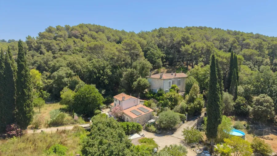 Proche Cannes Ouest – Authentique maison en pierre sur plus de 1,3 hectare - 2