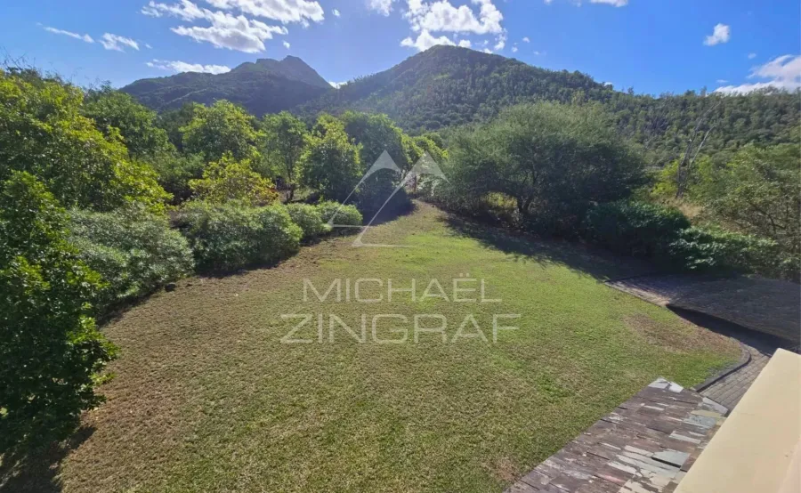 Élégante Villa de 3 Chambres avec Vue sur les Montagnes – Rivière Noire - 6