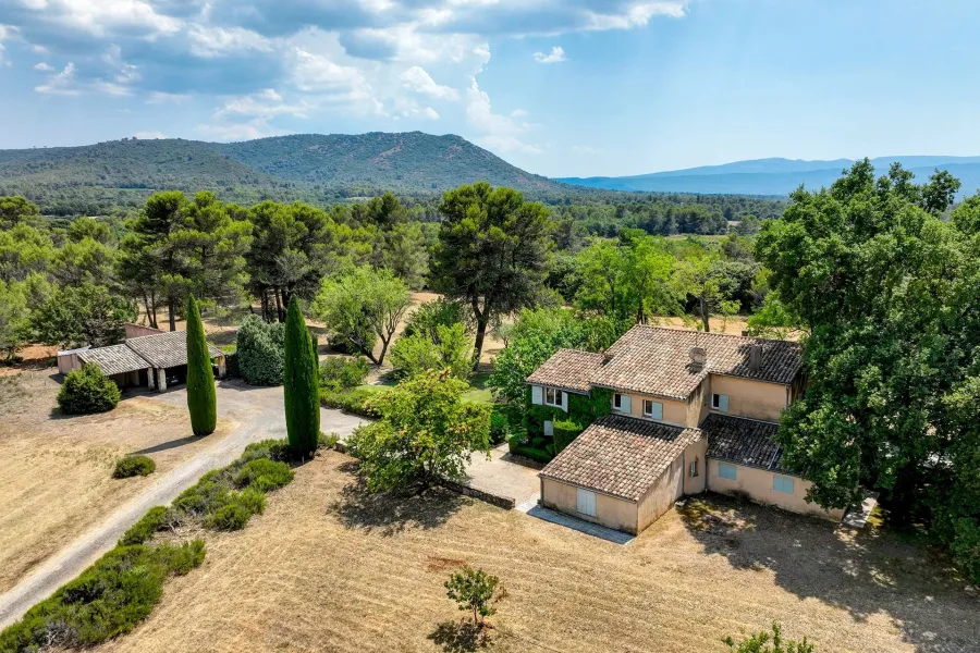 30 minutes from Aix-en-Provence – Authentic 19th-century country house in the heart of an estate of over 5 hectares - 6