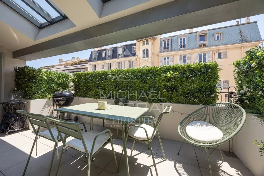 NICE Centre – Duplex moderne dans immeuble bourgeois avec grande terrasse - 4