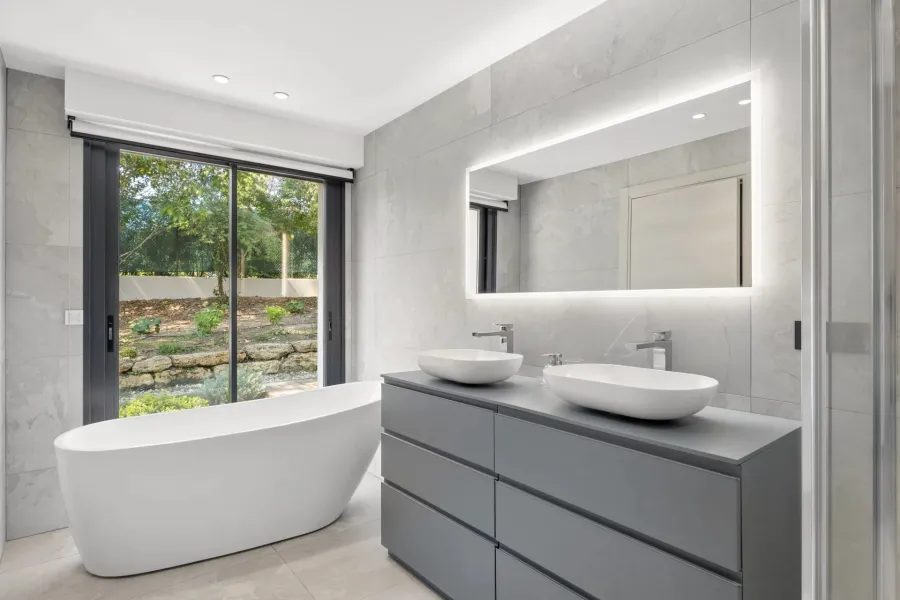 Mougins – Villa familiale rénovée dans un domaine confidentiel - 9