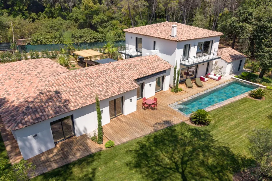 Mougins – Villa familiale rénovée dans un domaine confidentiel