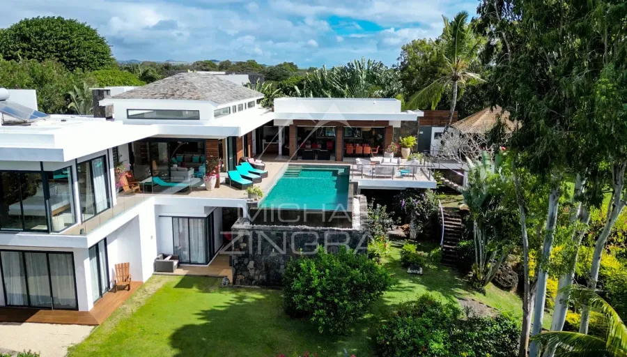 Exceptional Villa in Azuri – Luxury Living Between Golf, Marina and the Lagoon