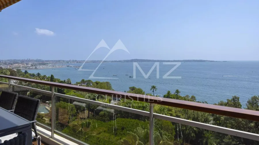 Entre Cannes et Golfe-Juan – Dernier étage avec vue mer panoramique - 4