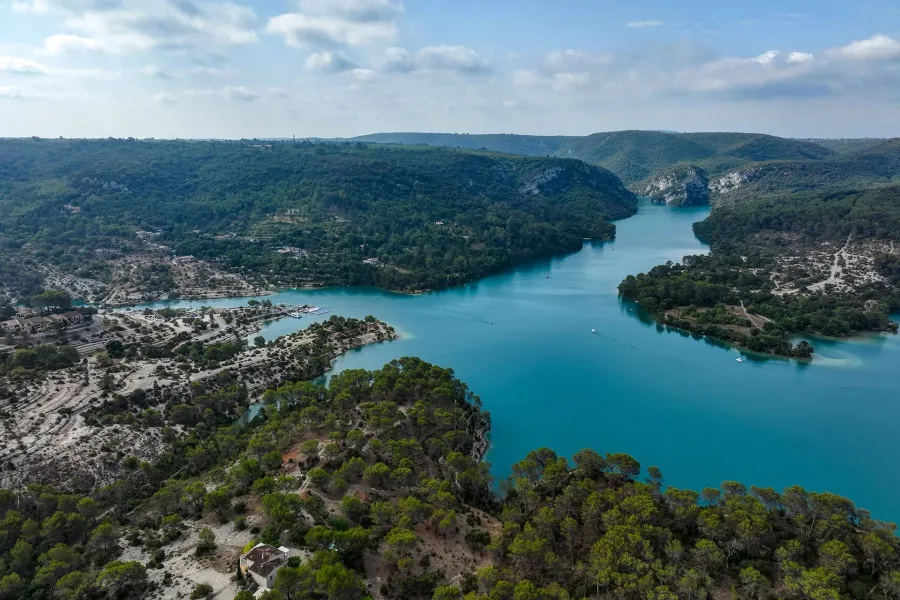 Vue panoramique exceptionnelle sur le lac d'Esparron – Au cœur des Gorges du Verdon - 4