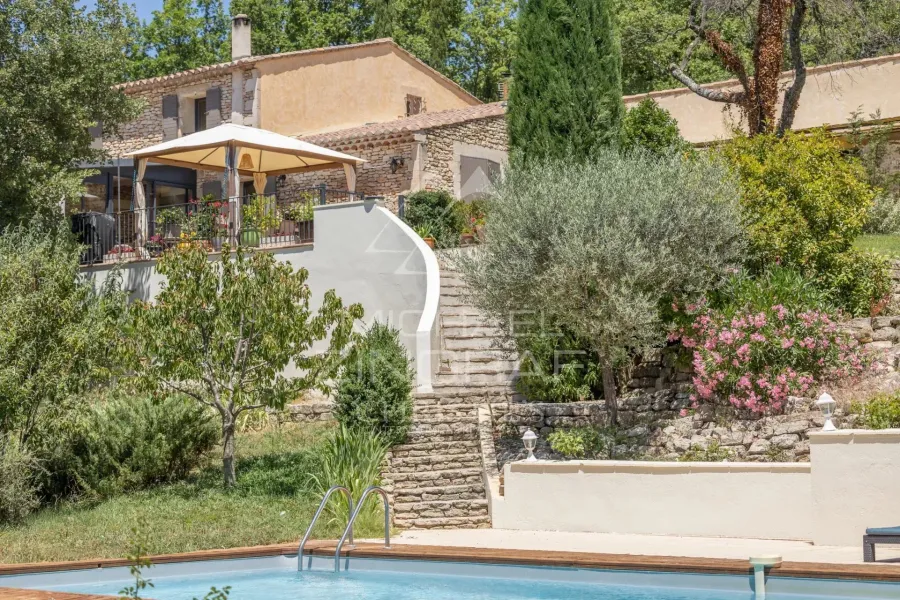 Exclusivité - Luberon - Belle propriété avec piscine et dépendances