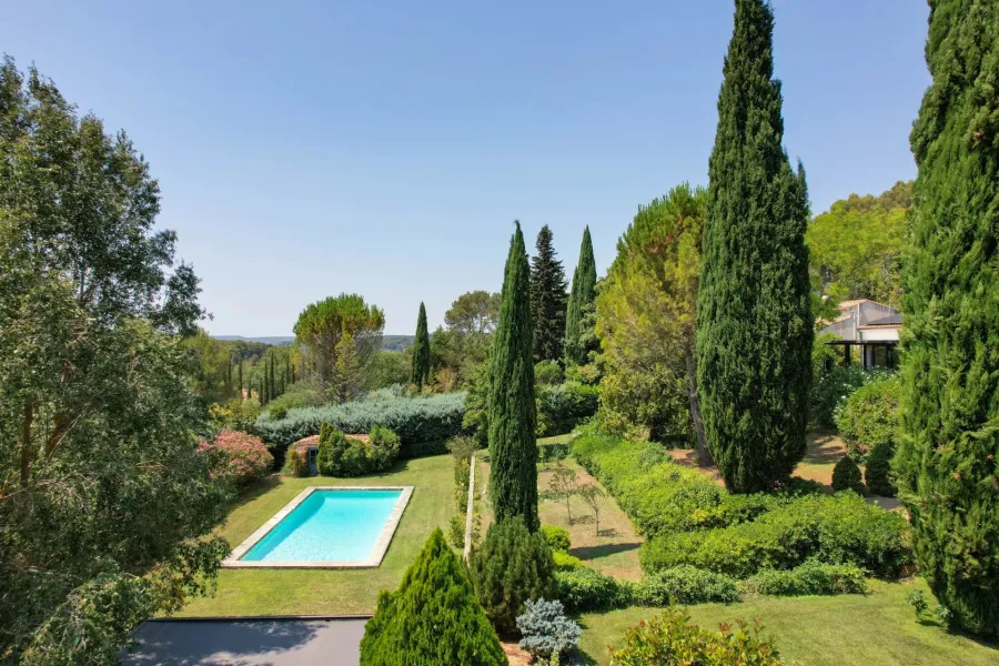 Aix-en-Provence – Propriété avec piscine au coeur d'un écrin de verdure
