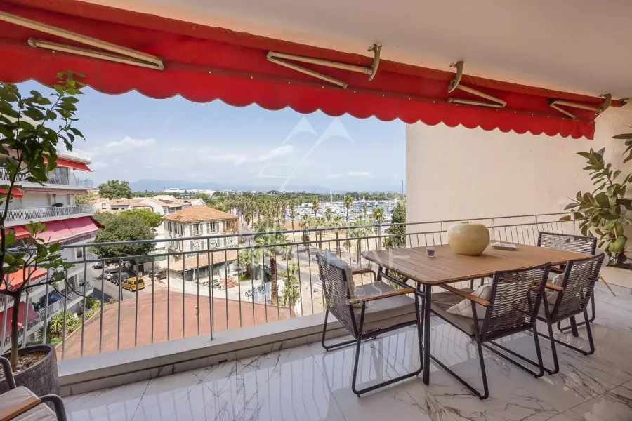 Superbe appartement rénové – Centre-ville d’Antibes, secteur Vauban – Vue dégagée sur le port