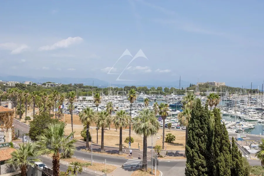 Superbe appartement rénové – Centre-ville d’Antibes, secteur Vauban – Vue dégagée sur le port - 2