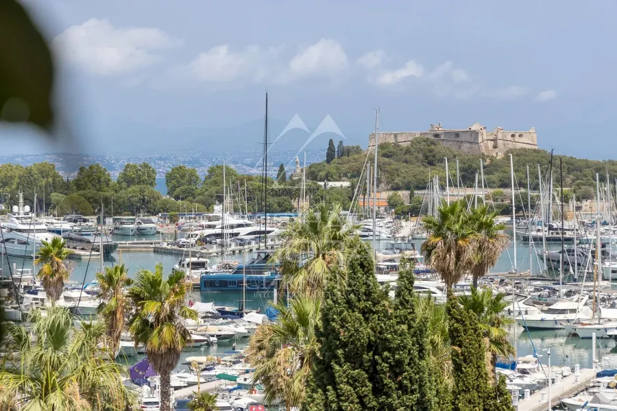 Superbe appartement rénové – Centre-ville d’Antibes, secteur Vauban – Vue dégagée sur le port - 3