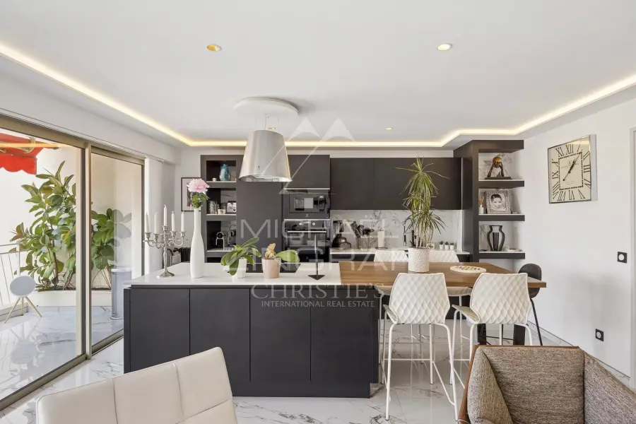 Superbe appartement rénové – Centre-ville d’Antibes, secteur Vauban – Vue dégagée sur le port - 6