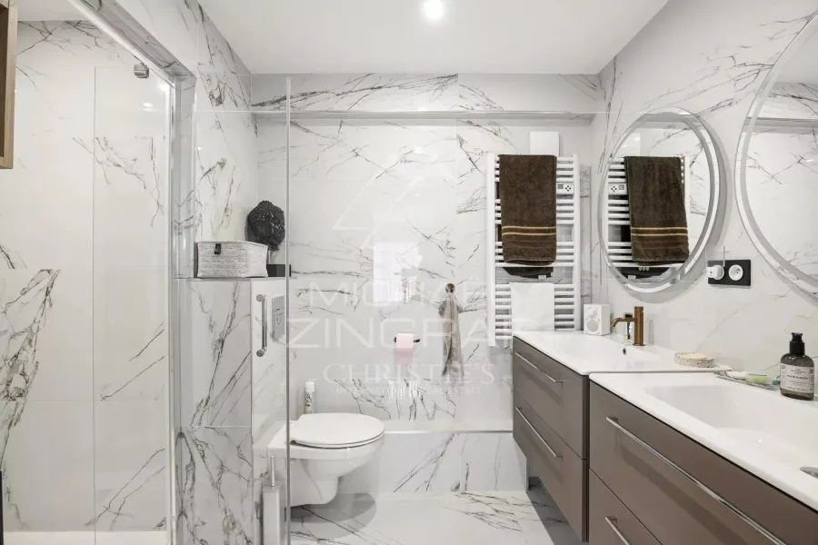 Superbe appartement rénové – Centre-ville d’Antibes, secteur Vauban – Vue dégagée sur le port - 8