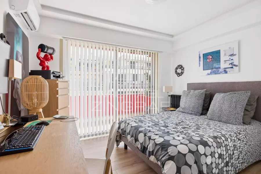 Superbe appartement rénové – Centre-ville d’Antibes, secteur Vauban – Vue dégagée sur le port - 9