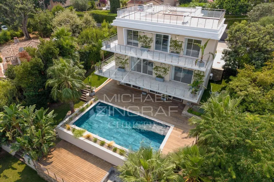 SPLENDIDE VILLA CONTEMPORAINE RÉNOVÉE  DE 320 M² SITUÉE DANS UN DOMAINE PRIVÉ